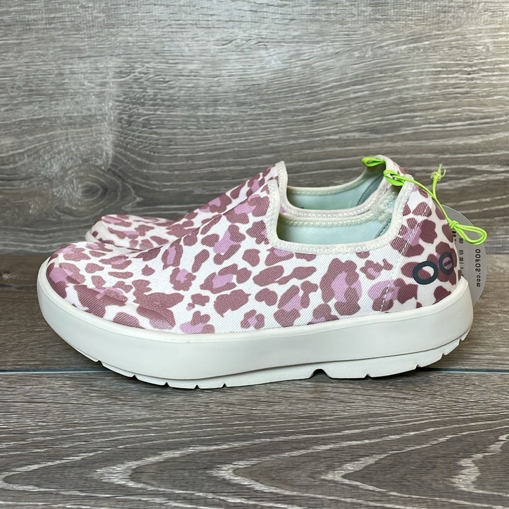 OOFOS Women's Slip-On Sneakers Pink Leopard Pattern - Picture 3 of 11